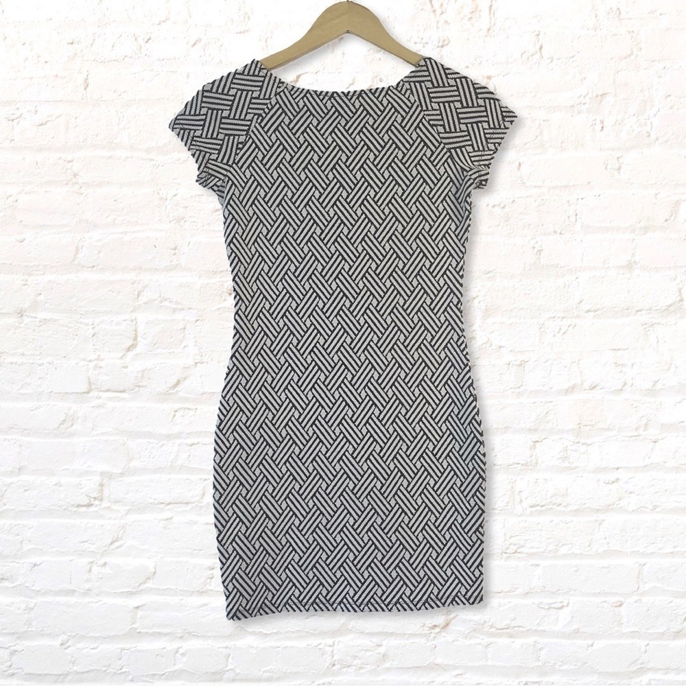 Mango Gray & Cream Textured Knit Pattern Sheath Dress Sz 4 Cotton Blend Stretch - Picture 3 of 10